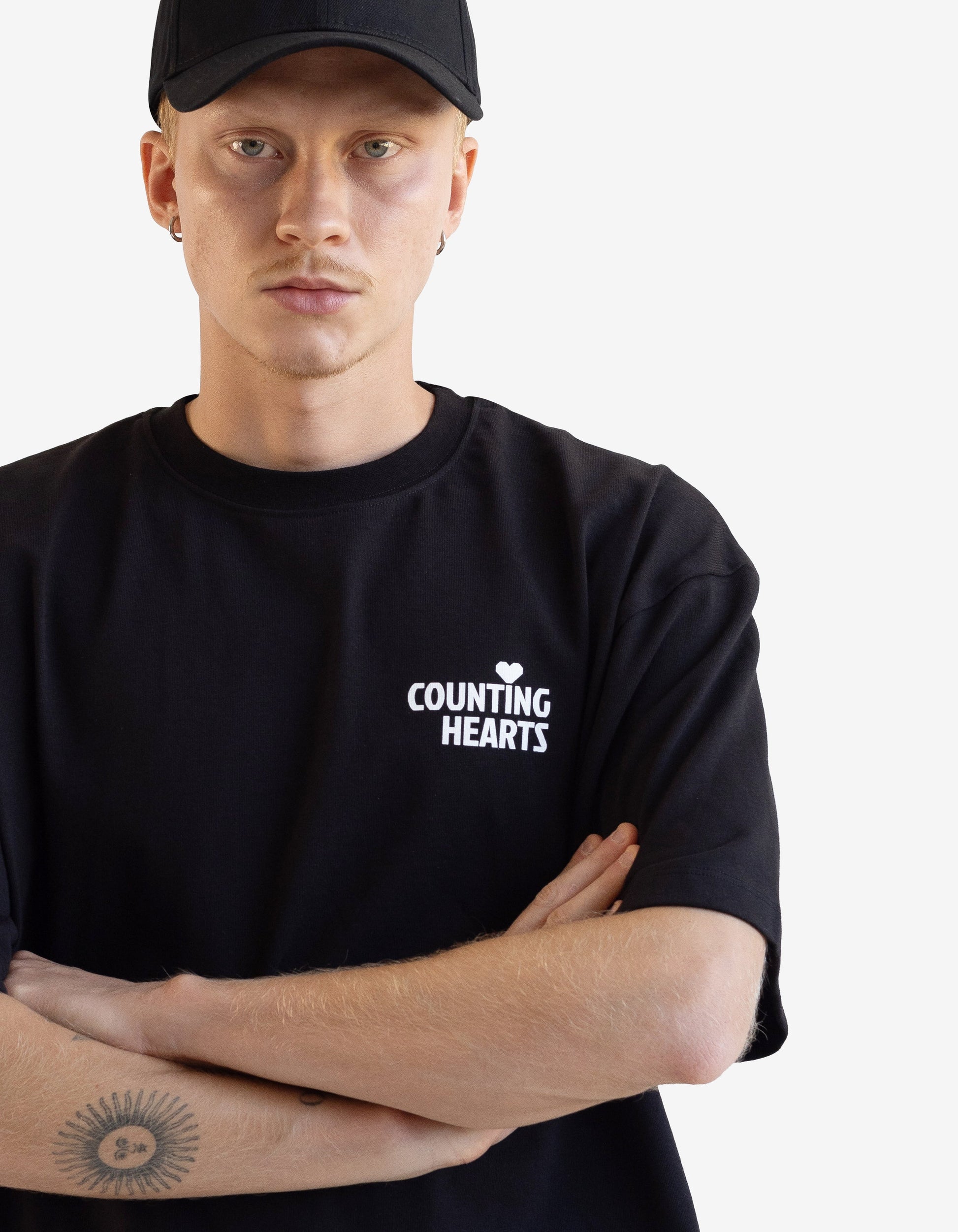 Heart Mark / Black Boxy T-shirt - Counting Hearts